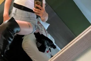 💋HOTTT BLONDE PARTY GIRL 💜 Her... - Image 4